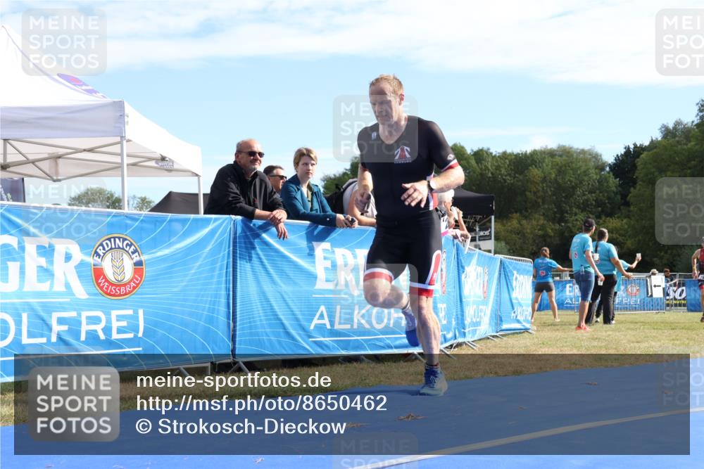 31.08.2025 - Elbe Triathlon Hamburg Strokosch-Dieckow http://msf.ph/oto/8650462 31.08.2025 10:21:42 Ziel 195, 239, 312 meine-sportfotos.de