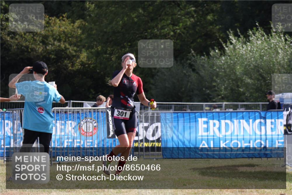 31.08.2025 - Elbe Triathlon Hamburg Strokosch-Dieckow http://msf.ph/oto/8650466 31.08.2025 09:55:07 Laufen 100, 100, 301, 50 meine-sportfotos.de