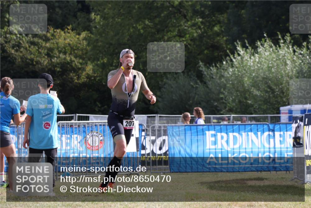 31.08.2025 - Elbe Triathlon Hamburg Strokosch-Dieckow http://msf.ph/oto/8650470 31.08.2025 09:55:21 Laufen 100, 100, 100, 207 meine-sportfotos.de
