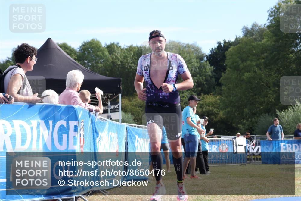 31.08.2025 - Elbe Triathlon Hamburg Strokosch-Dieckow http://msf.ph/oto/8650476 31.08.2025 10:21:49 Ziel 195, 312 meine-sportfotos.de
