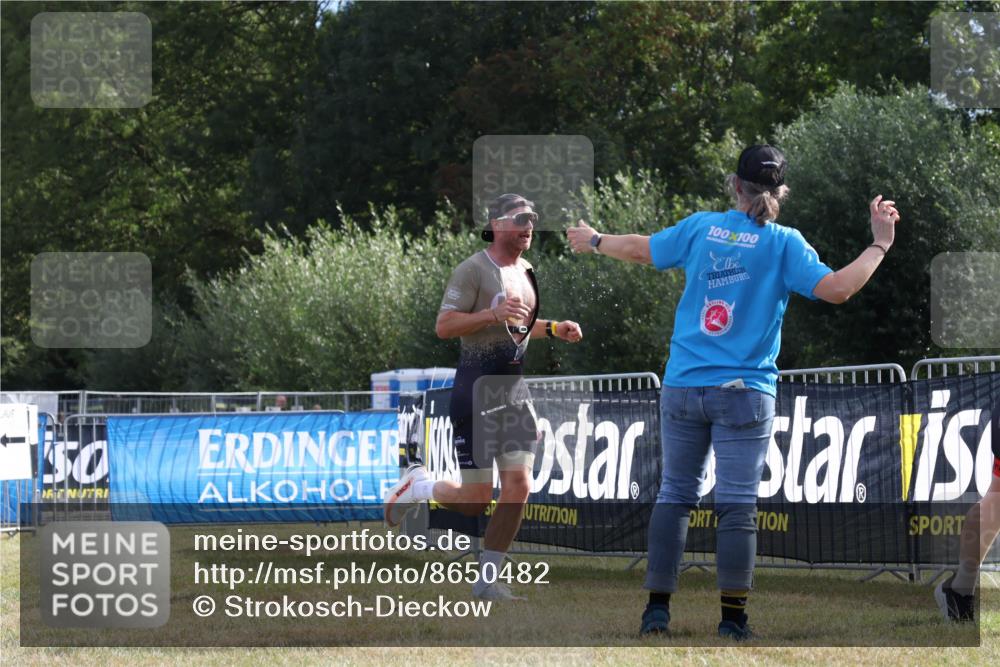31.08.2025 - Elbe Triathlon Hamburg Strokosch-Dieckow http://msf.ph/oto/8650482 31.08.2025 09:55:29 Laufen 100, 100 meine-sportfotos.de
