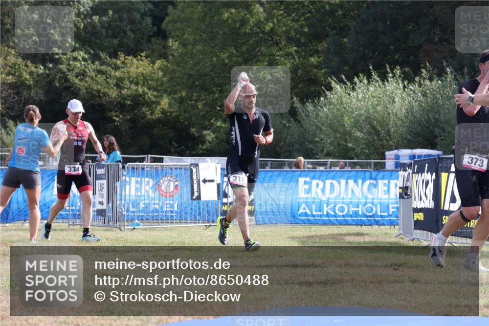 31.08.2025 - Elbe Triathlon Hamburg Strokosch-Dieckow http://msf.ph/oto/8650488 31.08.2025 09:55:33 Laufen 100, 334, 318, 373 meine-sportfotos.de