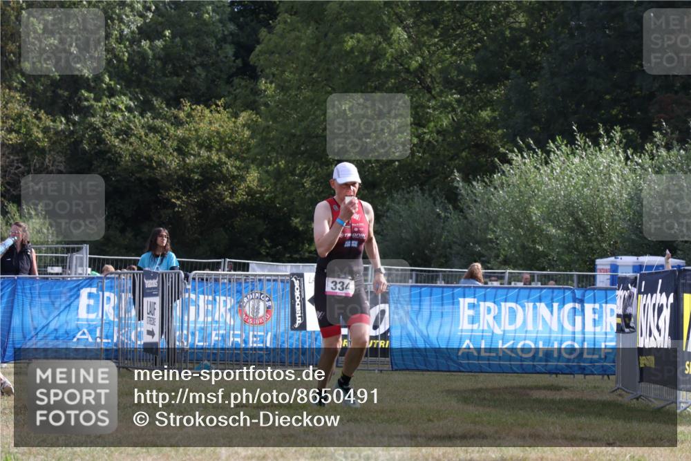 31.08.2025 - Elbe Triathlon Hamburg Strokosch-Dieckow http://msf.ph/oto/8650491 31.08.2025 09:55:34 Laufen 334 meine-sportfotos.de