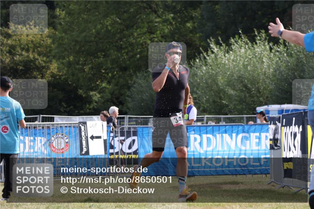 31.08.2025 - Elbe Triathlon Hamburg Strokosch-Dieckow http://msf.ph/oto/8650501 31.08.2025 09:56:07 Laufen 0, 700, 34 meine-sportfotos.de