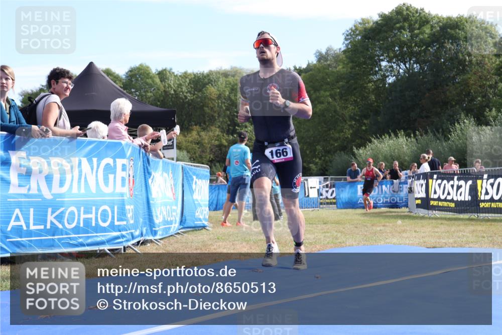 31.08.2025 - Elbe Triathlon Hamburg Strokosch-Dieckow http://msf.ph/oto/8650513 31.08.2025 10:22:18 Ziel 166, 185 meine-sportfotos.de