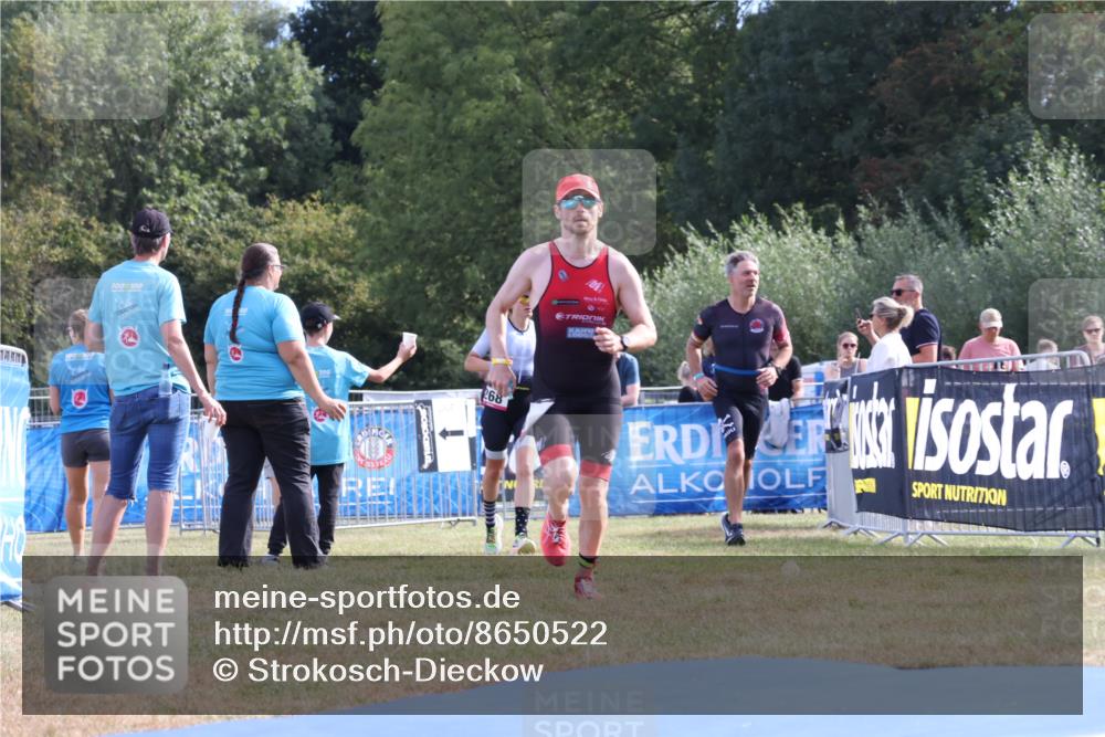 31.08.2025 - Elbe Triathlon Hamburg Strokosch-Dieckow http://msf.ph/oto/8650522 31.08.2025 10:22:22 Ziel 166, 185 meine-sportfotos.de