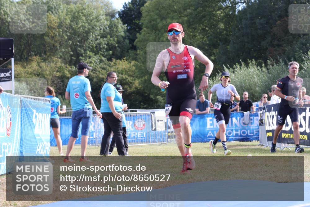 31.08.2025 - Elbe Triathlon Hamburg Strokosch-Dieckow http://msf.ph/oto/8650527 31.08.2025 10:22:23 Ziel 166, 185 meine-sportfotos.de