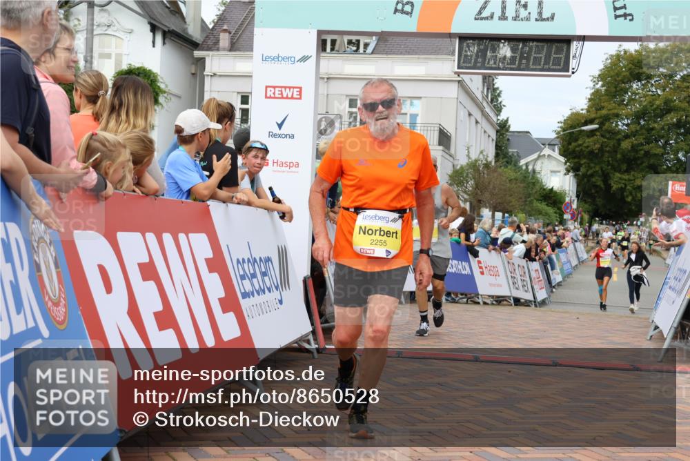31.08.2025 - 21. Blankeneser Heldenlauf Strokosch-Dieckow http://msf.ph/oto/8650528 31.08.2025 10:36:52 Ziel 2001, 2778, 2255, 2729, 2557, 2685 meine-sportfotos.de