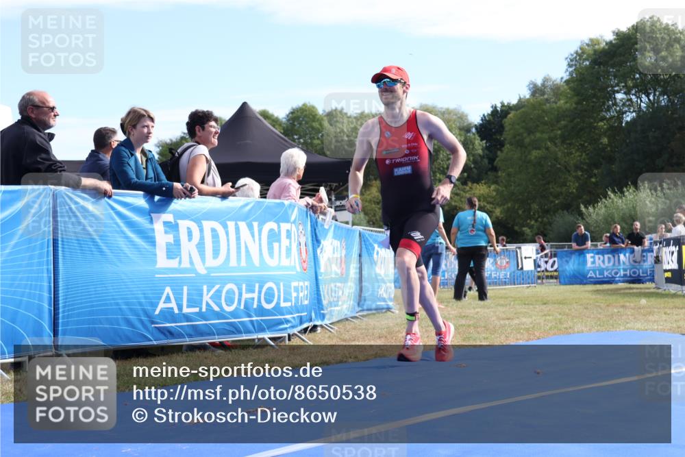 31.08.2025 - Elbe Triathlon Hamburg Strokosch-Dieckow http://msf.ph/oto/8650538 31.08.2025 10:22:24 Ziel 185 meine-sportfotos.de