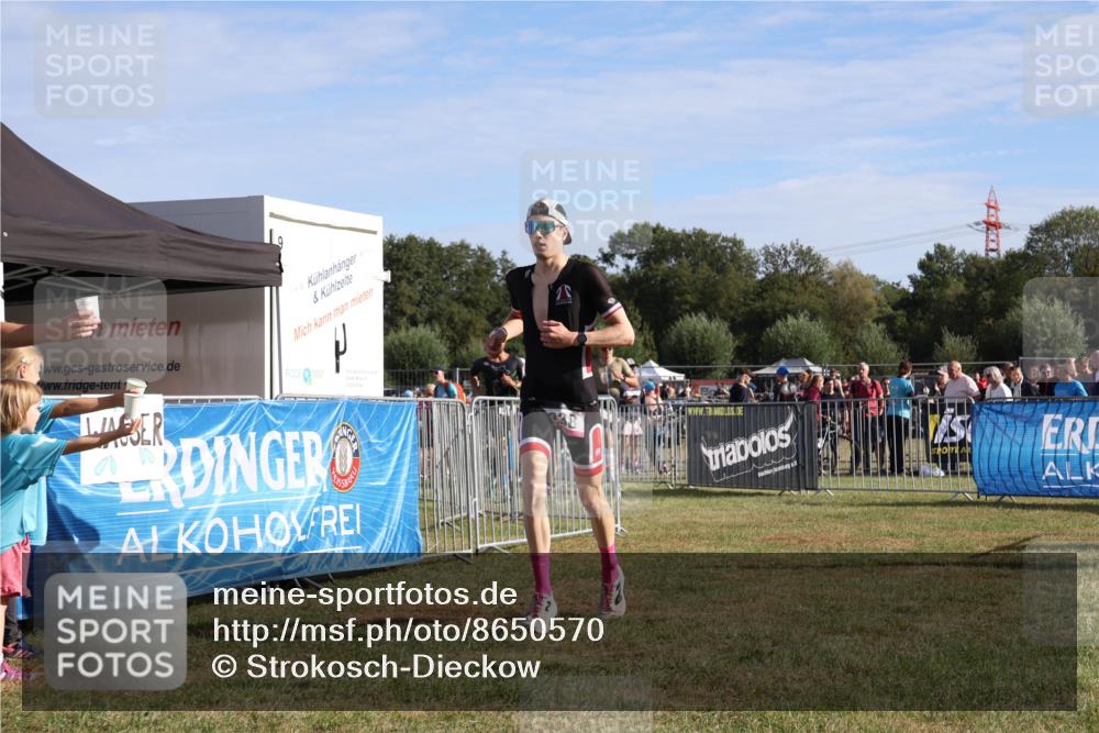 31.08.2025 - Elbe Triathlon Hamburg Strokosch-Dieckow http://msf.ph/oto/8650570 31.08.2025 09:29:51 Laufen 1 meine-sportfotos.de