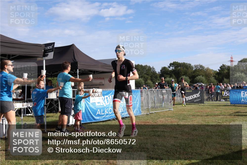 31.08.2025 - Elbe Triathlon Hamburg Strokosch-Dieckow http://msf.ph/oto/8650572 31.08.2025 09:29:52 Laufen 100 meine-sportfotos.de