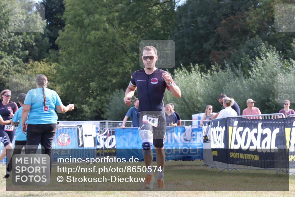 31.08.2025 - Elbe Triathlon Hamburg Strokosch-Dieckow http://msf.ph/oto/8650574 31.08.2025 10:25:20 Ziel 174 meine-sportfotos.de