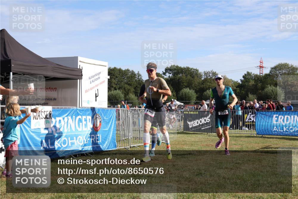 31.08.2025 - Elbe Triathlon Hamburg Strokosch-Dieckow http://msf.ph/oto/8650576 31.08.2025 09:29:55 Laufen 196, 220 meine-sportfotos.de