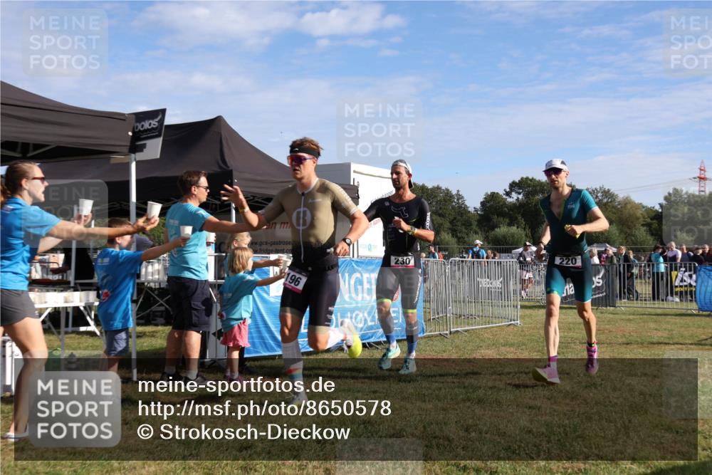 31.08.2025 - Elbe Triathlon Hamburg Strokosch-Dieckow http://msf.ph/oto/8650578 31.08.2025 09:29:55 Laufen 196, 230, 220 meine-sportfotos.de