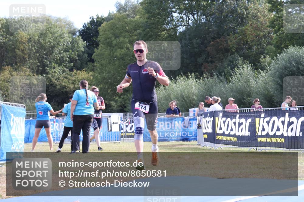 31.08.2025 - Elbe Triathlon Hamburg Strokosch-Dieckow http://msf.ph/oto/8650581 31.08.2025 10:25:21 Ziel 174 meine-sportfotos.de