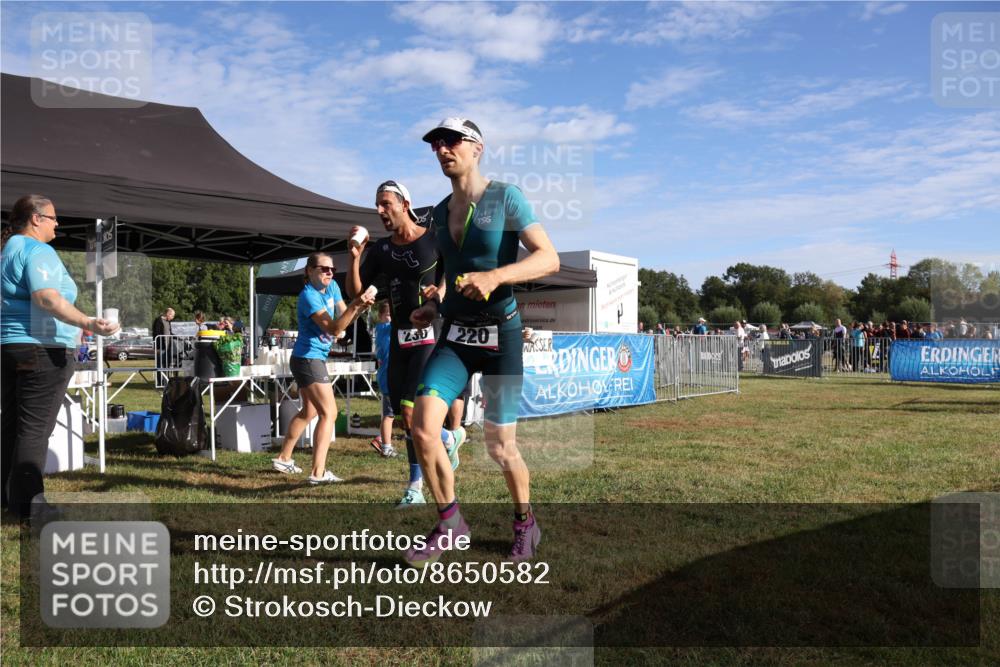 31.08.2025 - Elbe Triathlon Hamburg Strokosch-Dieckow http://msf.ph/oto/8650582 31.08.2025 09:29:57 Laufen 250, 220 meine-sportfotos.de