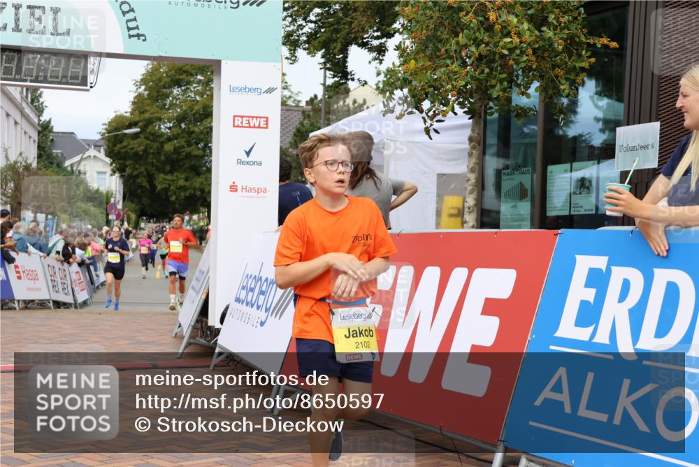 31.08.2025 - 21. Blankeneser Heldenlauf Strokosch-Dieckow http://msf.ph/oto/8650597 31.08.2025 10:30:41 Ziel 2560, 2106, 2179, 2599, 2279, 2102 meine-sportfotos.de
