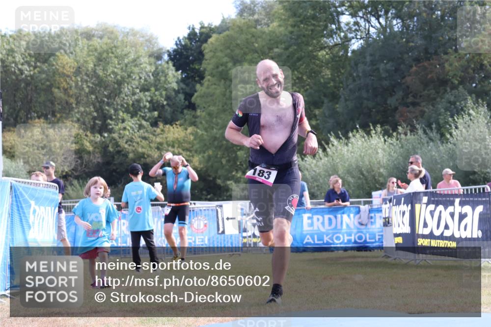 31.08.2025 - Elbe Triathlon Hamburg Strokosch-Dieckow http://msf.ph/oto/8650602 31.08.2025 10:25:35 Ziel 183 meine-sportfotos.de