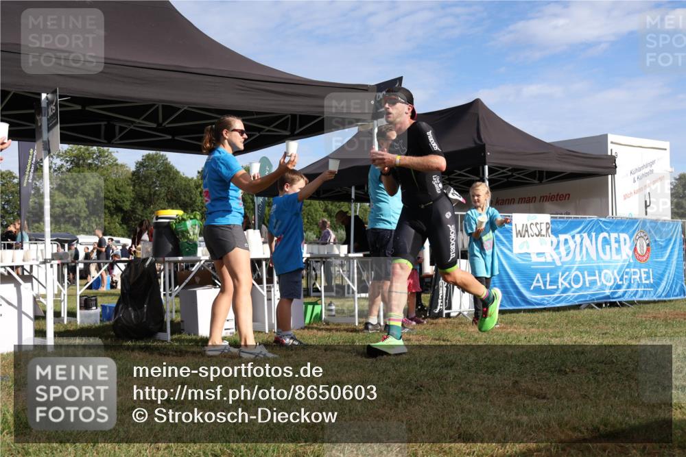 31.08.2025 - Elbe Triathlon Hamburg Strokosch-Dieckow http://msf.ph/oto/8650603 31.08.2025 09:33:13 Laufen 8 meine-sportfotos.de