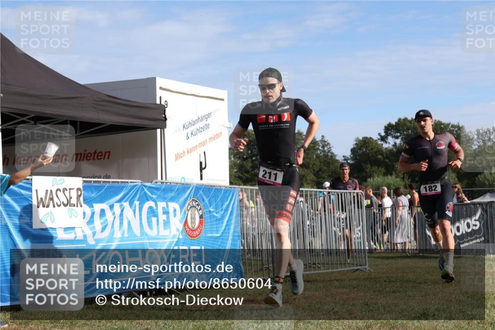 31.08.2025 - Elbe Triathlon Hamburg Strokosch-Dieckow http://msf.ph/oto/8650604 31.08.2025 09:33:20 Laufen 211, 182 meine-sportfotos.de
