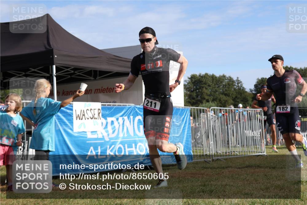 31.08.2025 - Elbe Triathlon Hamburg Strokosch-Dieckow http://msf.ph/oto/8650605 31.08.2025 09:33:20 Laufen 211, 182 meine-sportfotos.de