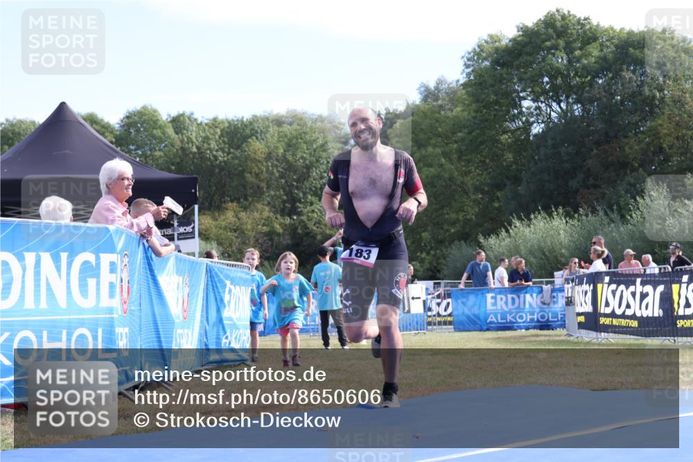 31.08.2025 - Elbe Triathlon Hamburg Strokosch-Dieckow http://msf.ph/oto/8650606 31.08.2025 10:25:36 Ziel 183 meine-sportfotos.de