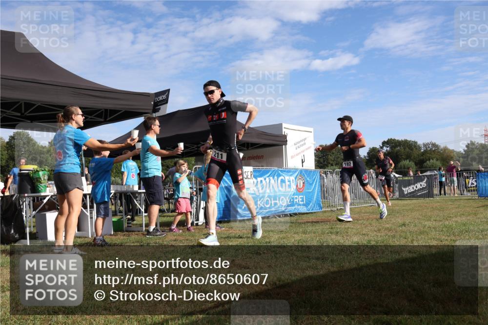 31.08.2025 - Elbe Triathlon Hamburg Strokosch-Dieckow http://msf.ph/oto/8650607 31.08.2025 09:33:21 Laufen 211, 182 meine-sportfotos.de