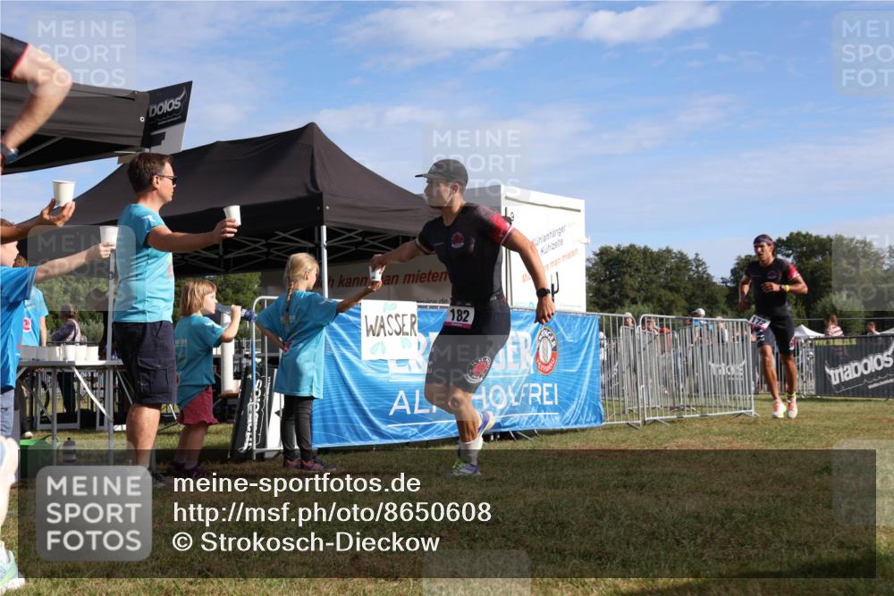 31.08.2025 - Elbe Triathlon Hamburg Strokosch-Dieckow http://msf.ph/oto/8650608 31.08.2025 09:33:21 Laufen 182 meine-sportfotos.de