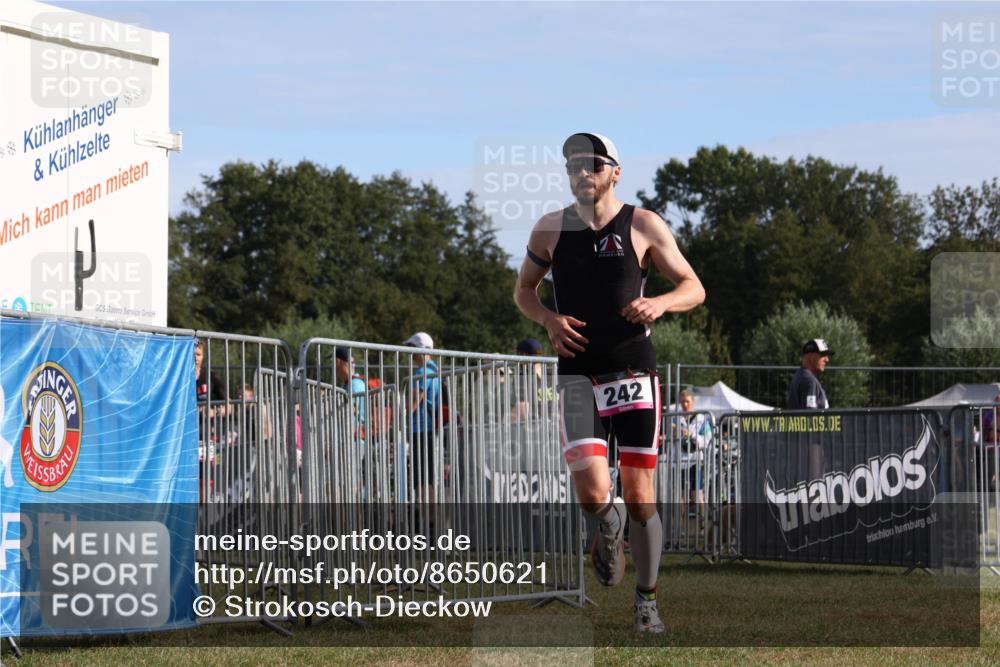 31.08.2025 - Elbe Triathlon Hamburg Strokosch-Dieckow http://msf.ph/oto/8650621 31.08.2025 09:34:20 Laufen 242 meine-sportfotos.de