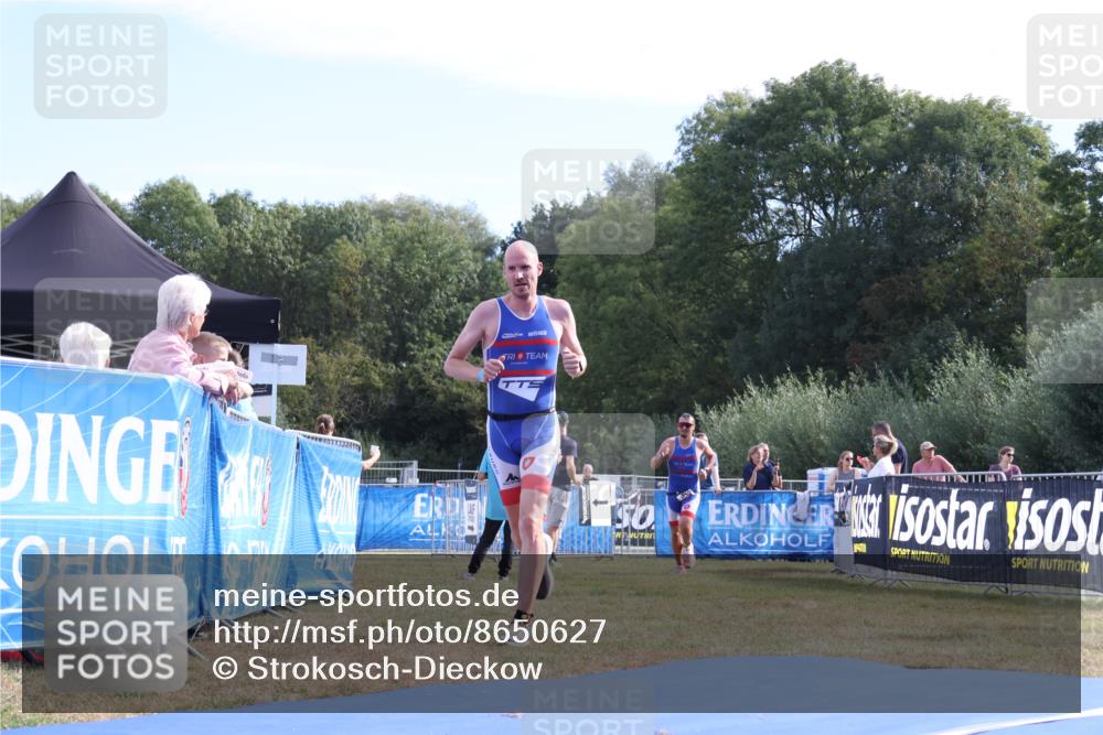 31.08.2025 - Elbe Triathlon Hamburg Strokosch-Dieckow http://msf.ph/oto/8650627 31.08.2025 10:25:58 Ziel 352, 355, 551 meine-sportfotos.de