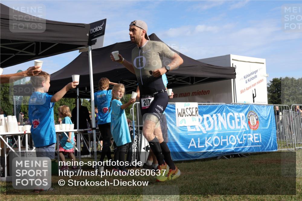31.08.2025 - Elbe Triathlon Hamburg Strokosch-Dieckow http://msf.ph/oto/8650637 31.08.2025 09:34:48 Laufen 1, 10, 100, 100, 100, 207 meine-sportfotos.de