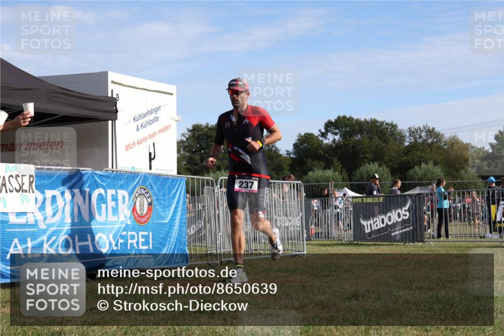 31.08.2025 - Elbe Triathlon Hamburg Strokosch-Dieckow http://msf.ph/oto/8650639 31.08.2025 09:35:08 Laufen 237 meine-sportfotos.de