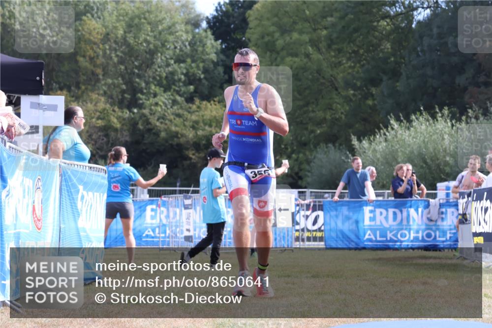 31.08.2025 - Elbe Triathlon Hamburg Strokosch-Dieckow http://msf.ph/oto/8650641 31.08.2025 10:26:01 Ziel 352, 355, 551 meine-sportfotos.de