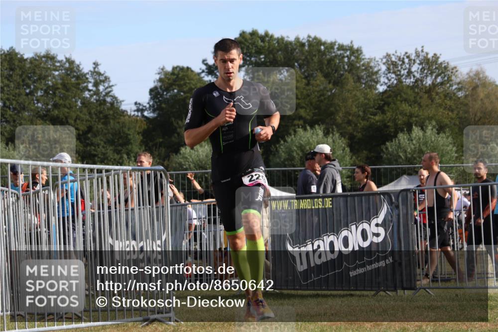 31.08.2025 - Elbe Triathlon Hamburg Strokosch-Dieckow http://msf.ph/oto/8650642 31.08.2025 09:35:13 Laufen 22 meine-sportfotos.de