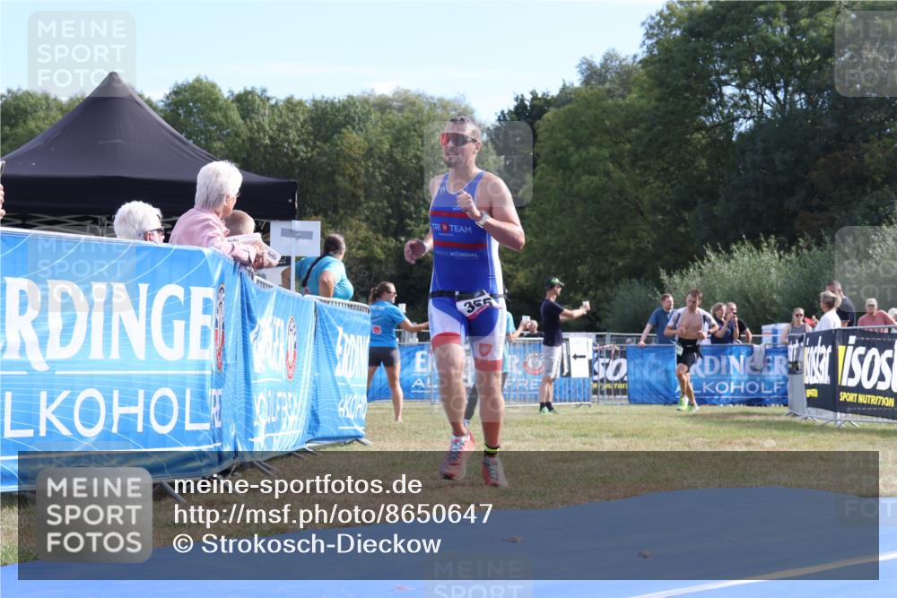 31.08.2025 - Elbe Triathlon Hamburg Strokosch-Dieckow http://msf.ph/oto/8650647 31.08.2025 10:26:02 Ziel 352, 355, 551 meine-sportfotos.de