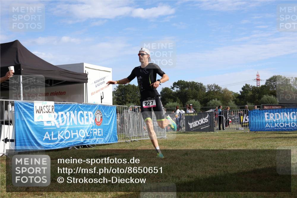 31.08.2025 - Elbe Triathlon Hamburg Strokosch-Dieckow http://msf.ph/oto/8650651 31.08.2025 09:35:21 Laufen 227 meine-sportfotos.de