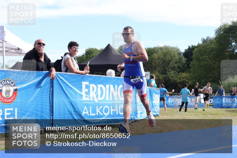 31.08.2025 - Elbe Triathlon Hamburg Strokosch-Dieckow http://msf.ph/oto/8650652 31.08.2025 10:26:03 Ziel 352, 355, 551 meine-sportfotos.de
