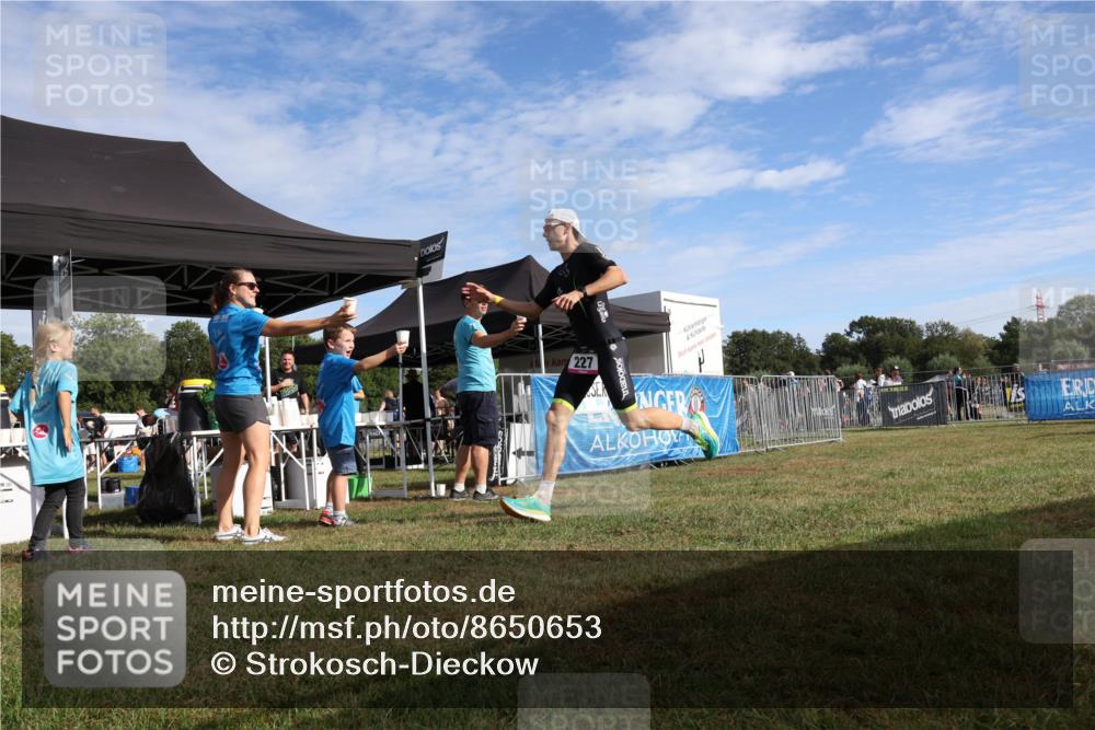 31.08.2025 - Elbe Triathlon Hamburg Strokosch-Dieckow http://msf.ph/oto/8650653 31.08.2025 09:35:21 Laufen 227 meine-sportfotos.de