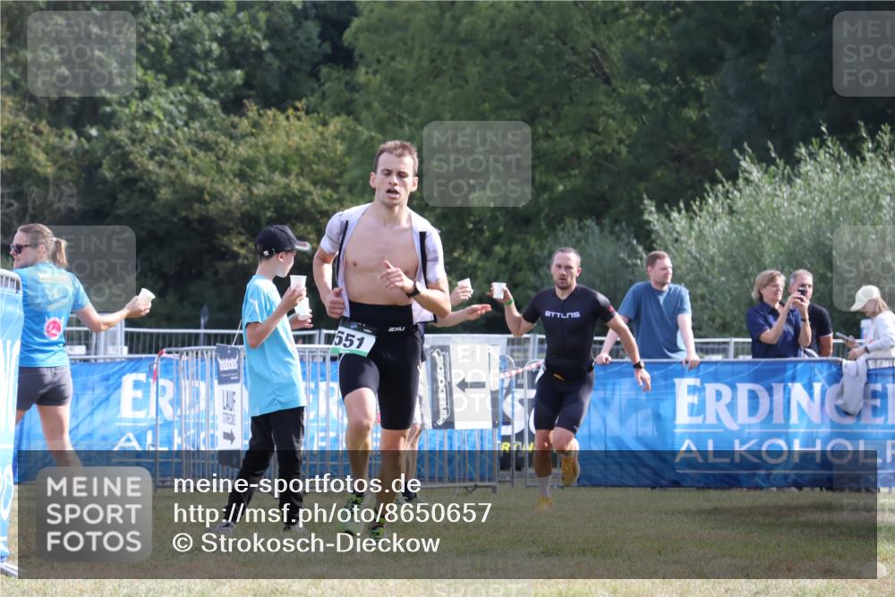 31.08.2025 - Elbe Triathlon Hamburg Strokosch-Dieckow http://msf.ph/oto/8650657 31.08.2025 10:26:04 Ziel 352, 355, 551 meine-sportfotos.de