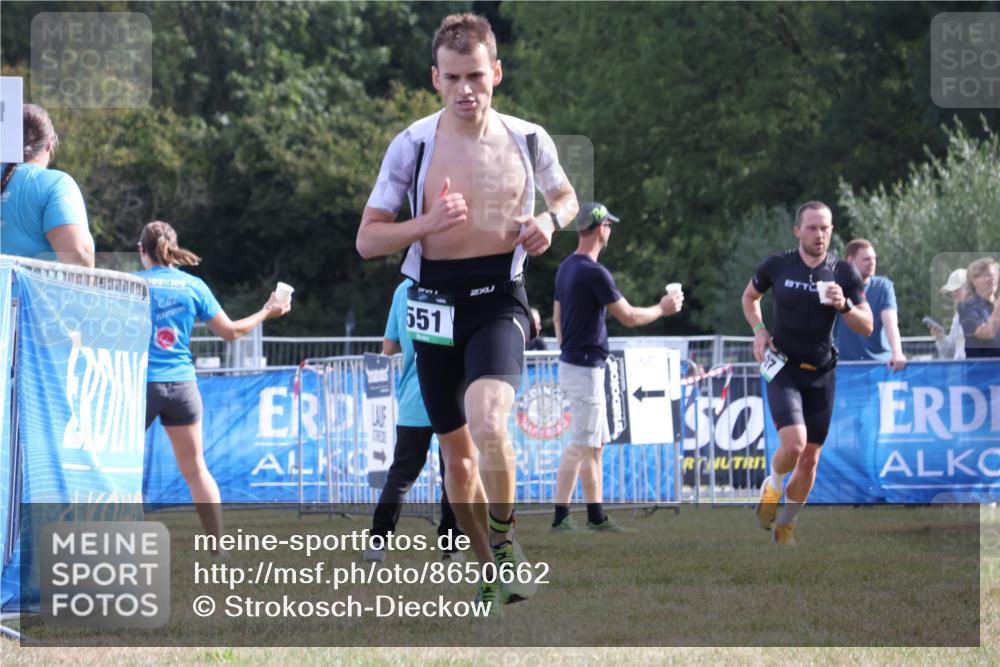 31.08.2025 - Elbe Triathlon Hamburg Strokosch-Dieckow http://msf.ph/oto/8650662 31.08.2025 10:26:05 Ziel 352, 355, 551 meine-sportfotos.de