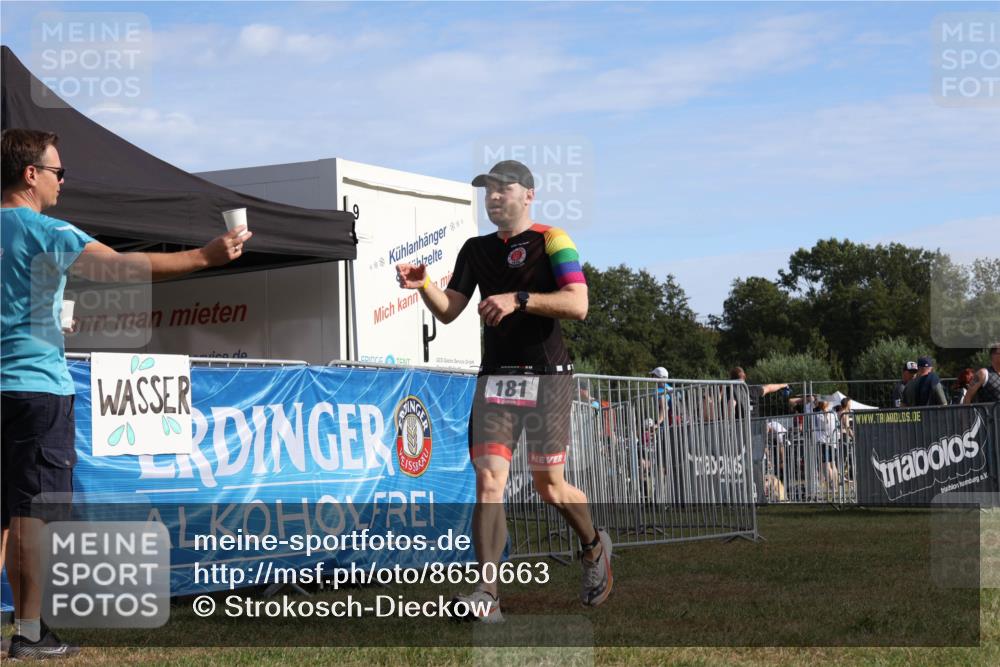 31.08.2025 - Elbe Triathlon Hamburg Strokosch-Dieckow http://msf.ph/oto/8650663 31.08.2025 09:35:46 Laufen 181 meine-sportfotos.de