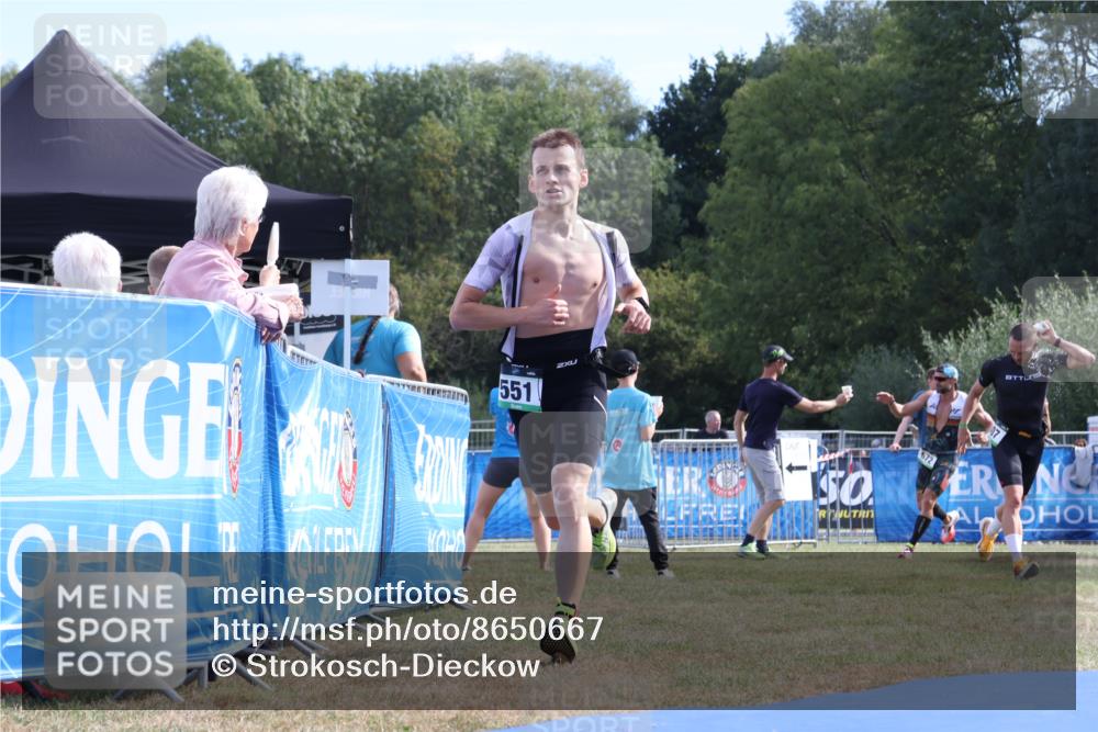 31.08.2025 - Elbe Triathlon Hamburg Strokosch-Dieckow http://msf.ph/oto/8650667 31.08.2025 10:26:06 Ziel 355, 551 meine-sportfotos.de