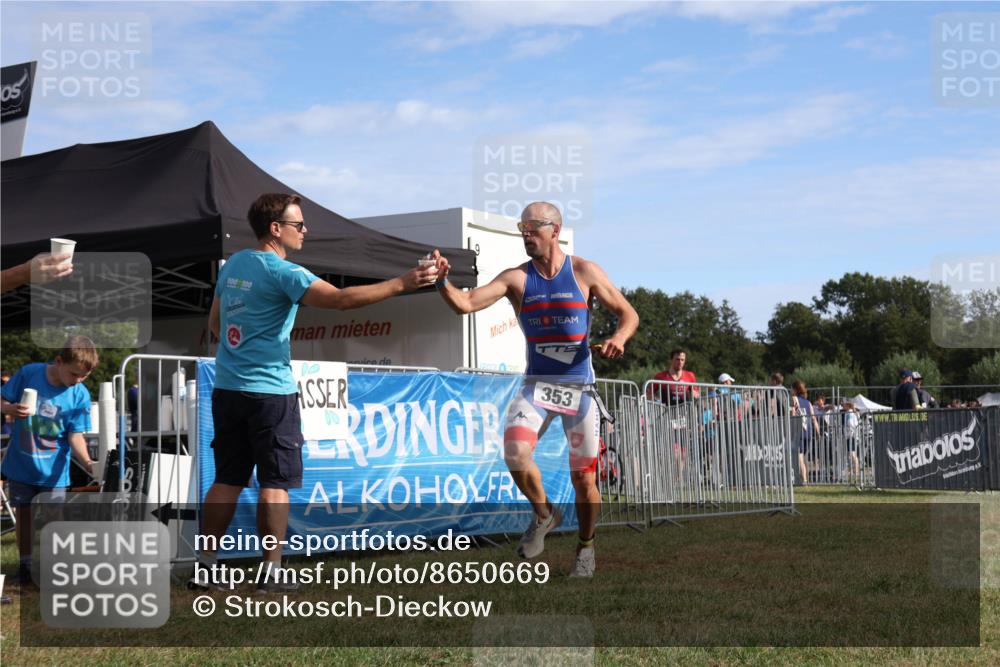 31.08.2025 - Elbe Triathlon Hamburg Strokosch-Dieckow http://msf.ph/oto/8650669 31.08.2025 09:36:02 Laufen 100, 100, 353 meine-sportfotos.de