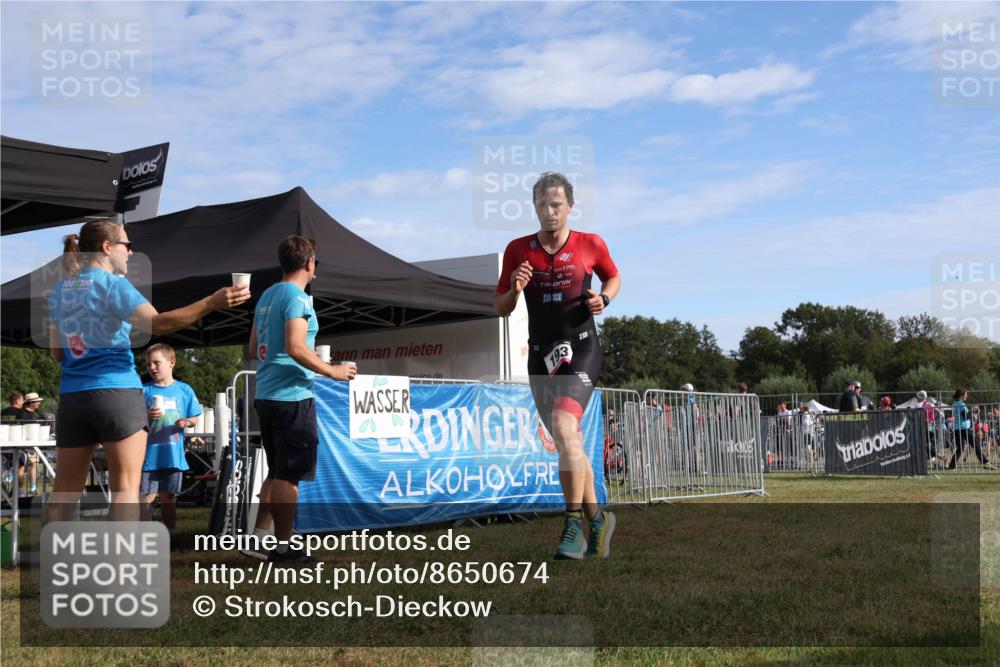 31.08.2025 - Elbe Triathlon Hamburg Strokosch-Dieckow http://msf.ph/oto/8650674 31.08.2025 09:36:07 Laufen 100, 100, 00, 13 meine-sportfotos.de