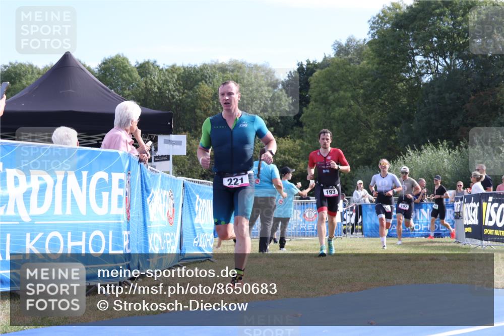 31.08.2025 - Elbe Triathlon Hamburg Strokosch-Dieckow http://msf.ph/oto/8650683 31.08.2025 10:26:18 Ziel 193, 197, 221, 274 meine-sportfotos.de