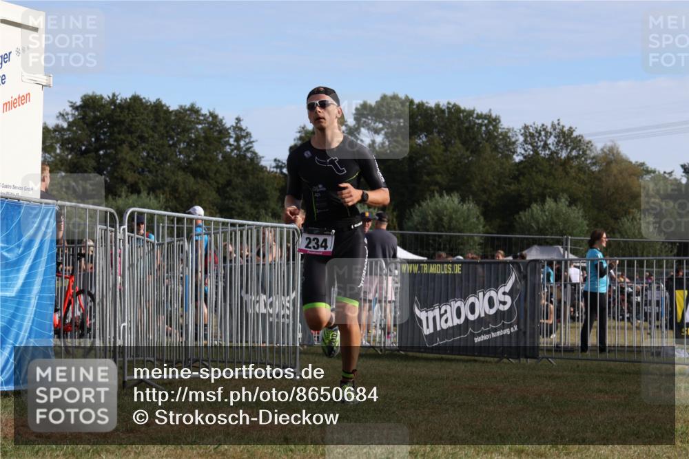 31.08.2025 - Elbe Triathlon Hamburg Strokosch-Dieckow http://msf.ph/oto/8650684 31.08.2025 09:37:14 Laufen 234 meine-sportfotos.de