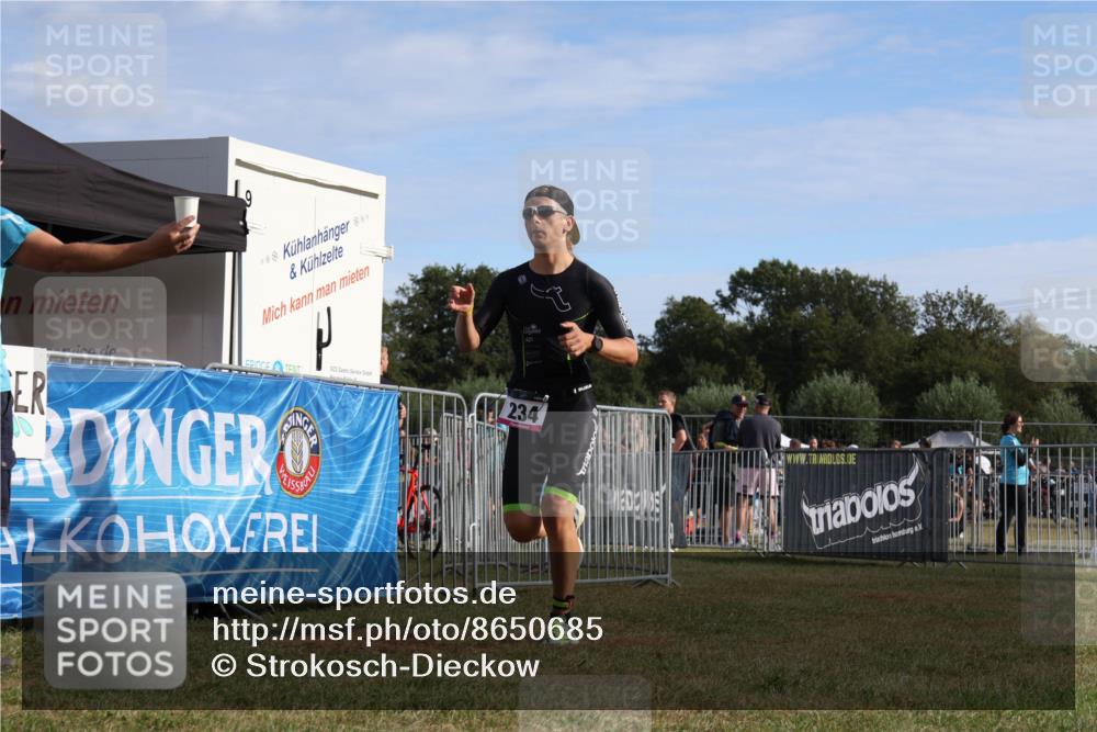 31.08.2025 - Elbe Triathlon Hamburg Strokosch-Dieckow http://msf.ph/oto/8650685 31.08.2025 09:37:15 Laufen 234 meine-sportfotos.de