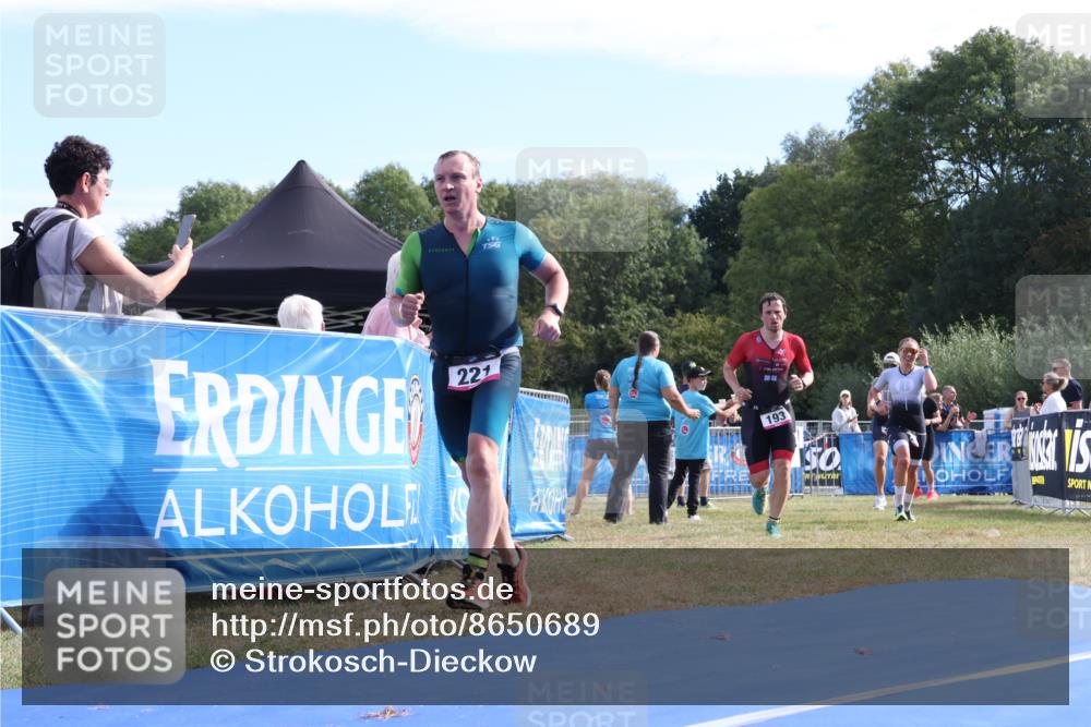 31.08.2025 - Elbe Triathlon Hamburg Strokosch-Dieckow http://msf.ph/oto/8650689 31.08.2025 10:26:18 Ziel 193, 197, 221, 274 meine-sportfotos.de