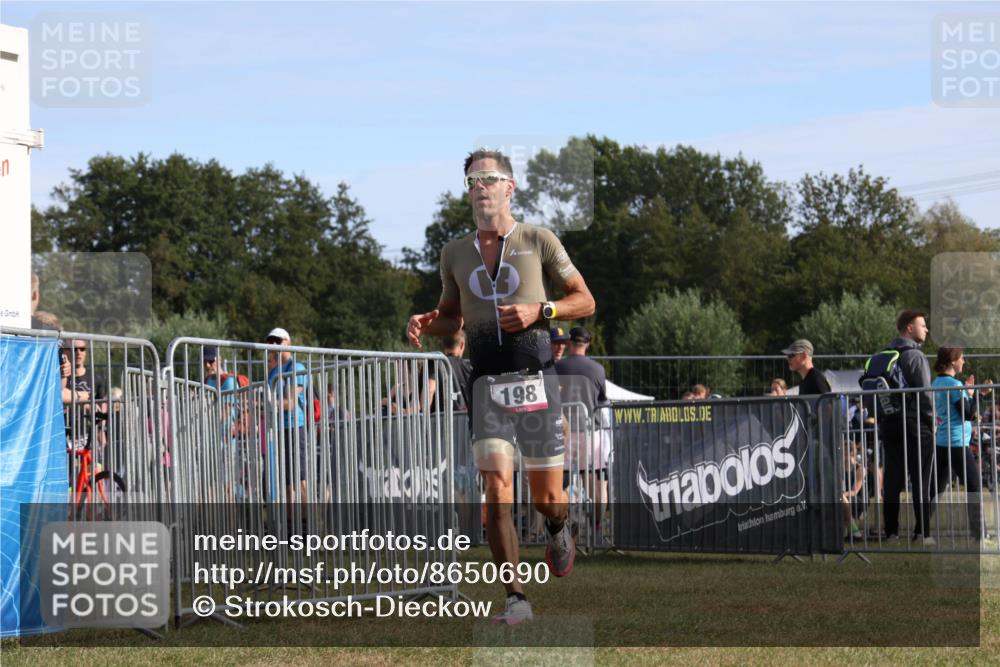 31.08.2025 - Elbe Triathlon Hamburg Strokosch-Dieckow http://msf.ph/oto/8650690 31.08.2025 09:37:29 Laufen 198 meine-sportfotos.de