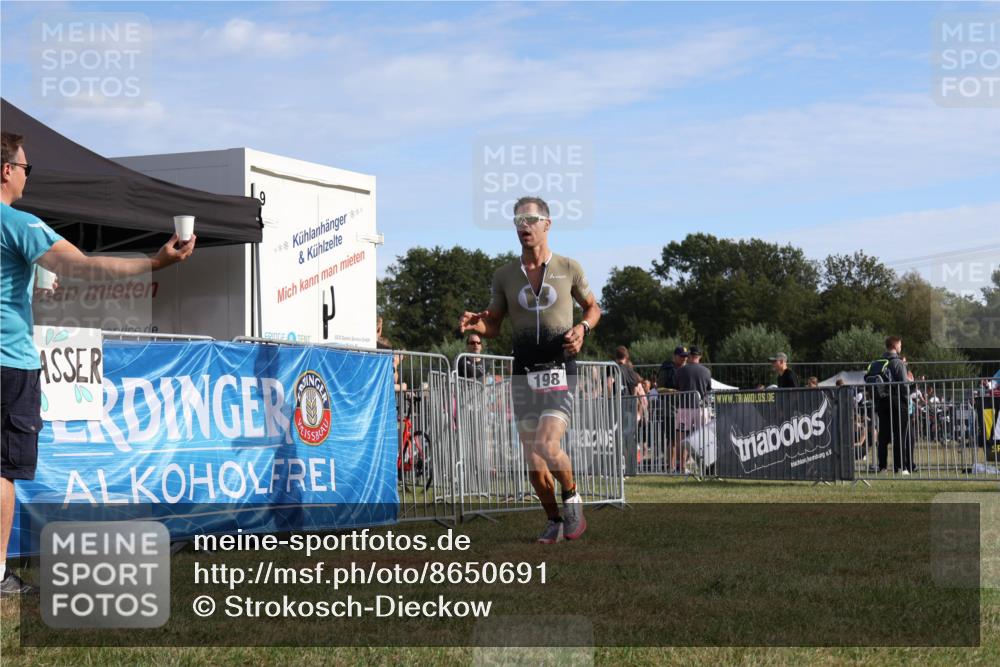 31.08.2025 - Elbe Triathlon Hamburg Strokosch-Dieckow http://msf.ph/oto/8650691 31.08.2025 09:37:30 Laufen 198 meine-sportfotos.de